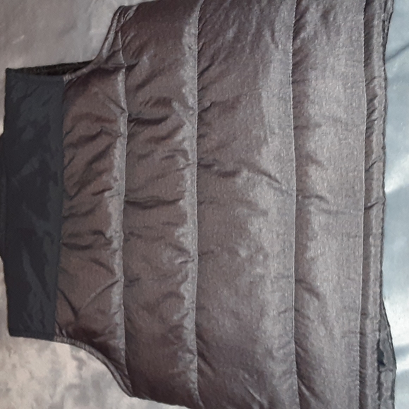 OSHKOSH Gray and Black Boys Vest. - Picture 3 of 9